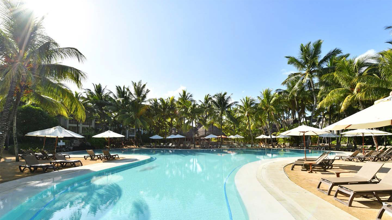 Отдых на Маврикии в отеле Canonnier Beachcomber: зеленая тропическая территория, бассейны и уютные лагуны с белым песком.