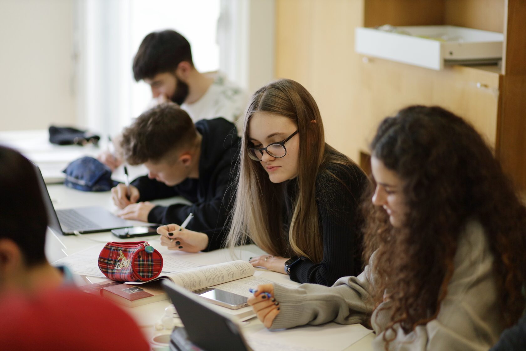 Обучение на международника. Международная школа алгоритм. Международное образование. Международная школа Алгоритмика. Образование Москвы.