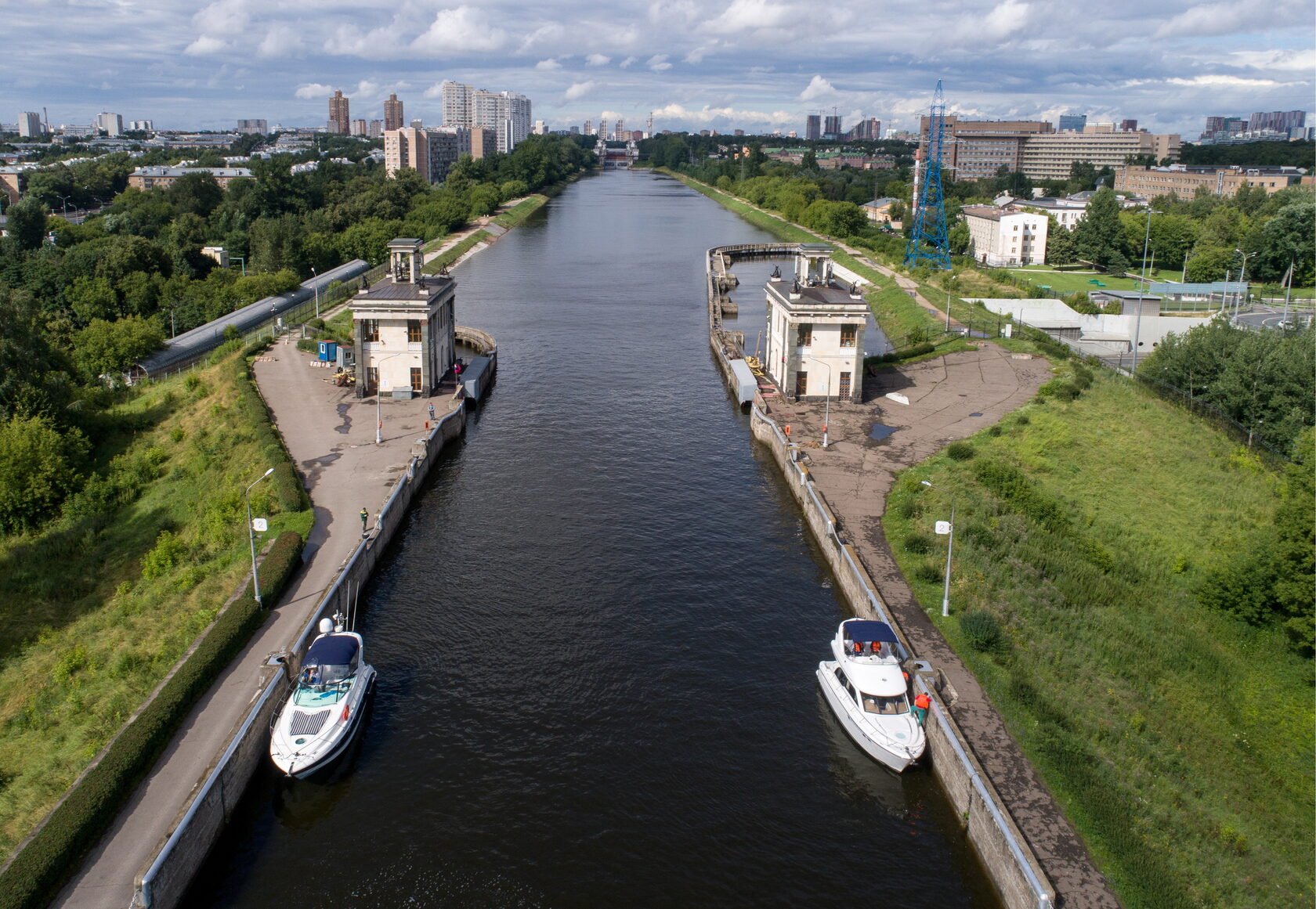 Рекордный маршрут: по Москве-реке провезли самый крупный груз в истории  столицы