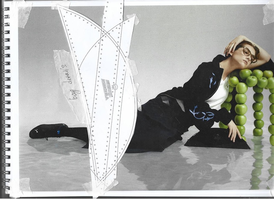 Авторская рубашка с ручной вышивкой, вдохновлённой традиционными чеченскими орнаментами и эстетикой гор. Уникальное изделие в духе Antalvala: строгая форма, медитативная детализация, женская сила, выраженная в тишине ткани. Каждая рубашка создаётся вручную, с уважением к ремеслу и корням. ручная вышивка, рубашка с этническим орнаментом, традиционная чеченская одежда, женская рубашка в стиле Antalvala, современный кавказский стиль, дизайнерская рубашка с вышивкой