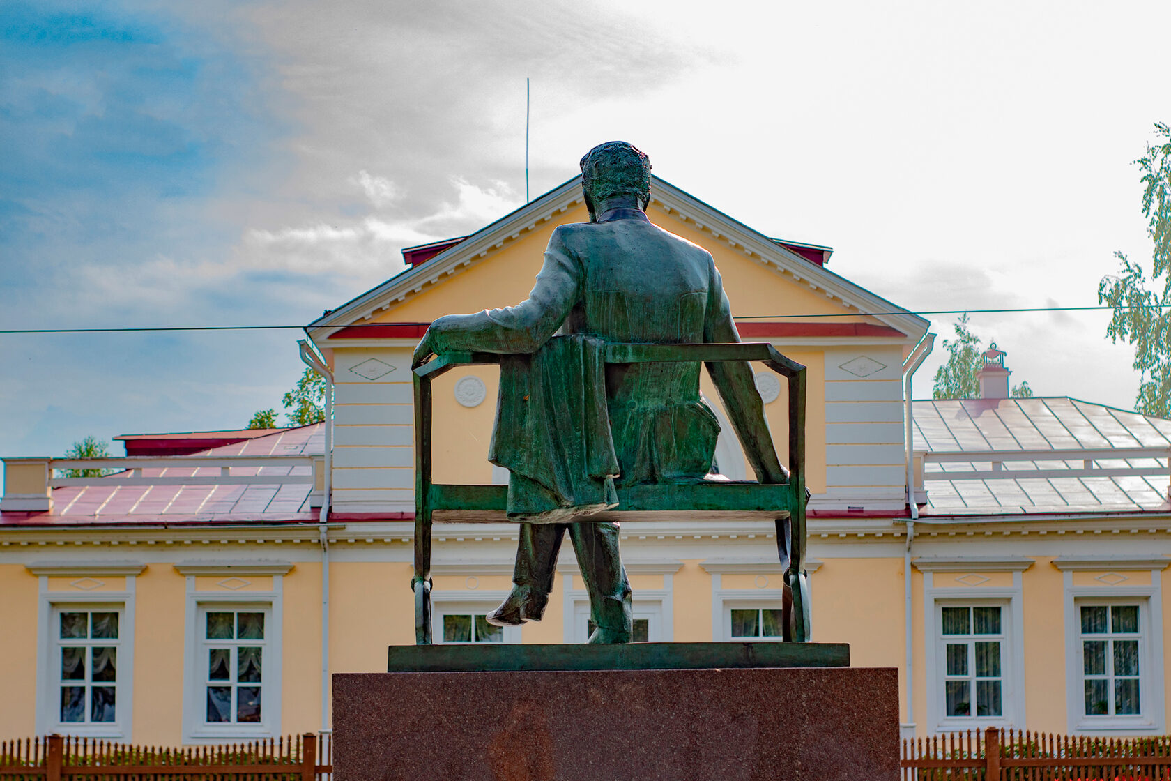 Памятник чайковскому в воткинске фото