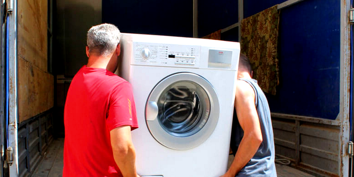 Сдать стиральную машину за деньги в спб. Утилизация стиральных машин. Вывозят стиральную машину. Вывоз стиральных машин. Утилизация техники стиральной машины.