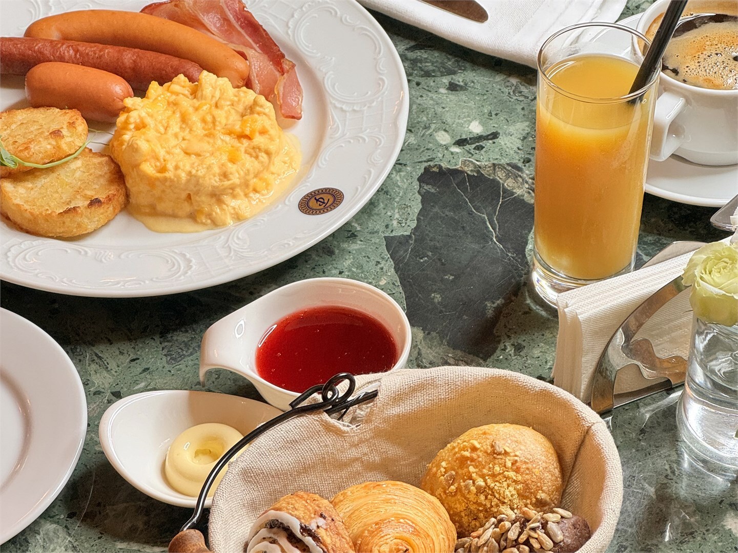 Английский завтрак в «Талион Империал Отеле»