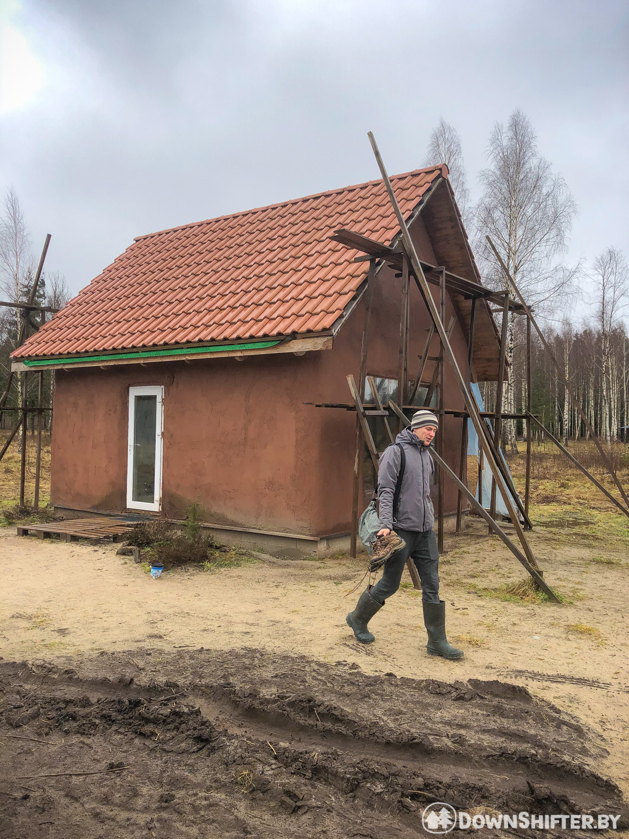 Соломенные дома, школа в лесу и отбор соседей