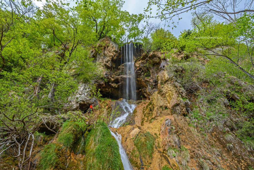 Краснодарский балка. Монахов водопад Мезмай. Водопад монаха Гуамское ущелье. Мезмай сухая балка. Гуамское ущелье урочище Монахово.