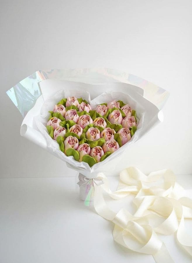 Тюльпаны из зефира в форме сердца, диаметр 25 см 1