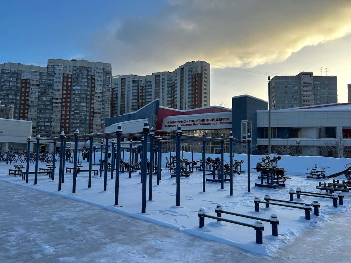 Спортгородок зимой