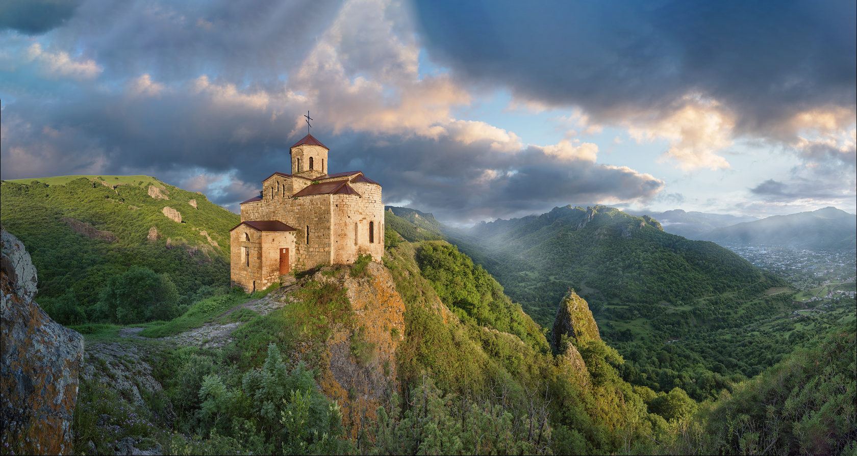 старая церковь на горе