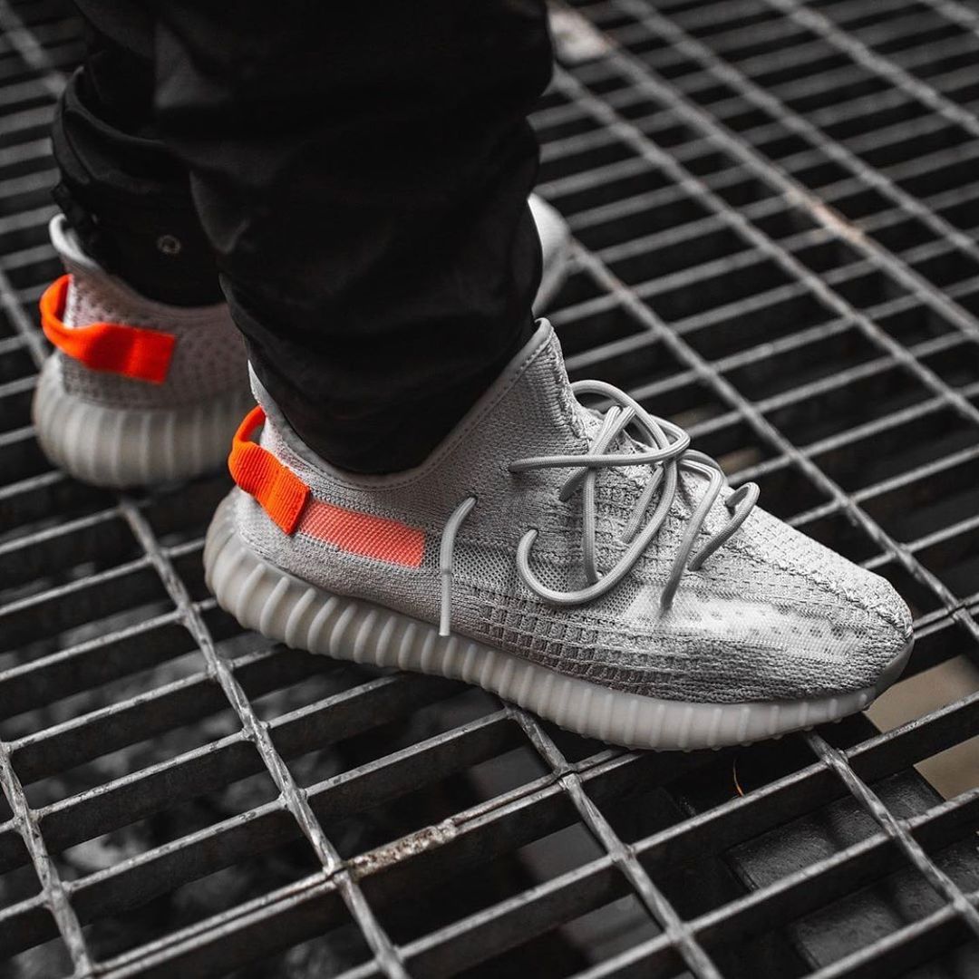 yeezy tail light 8.5