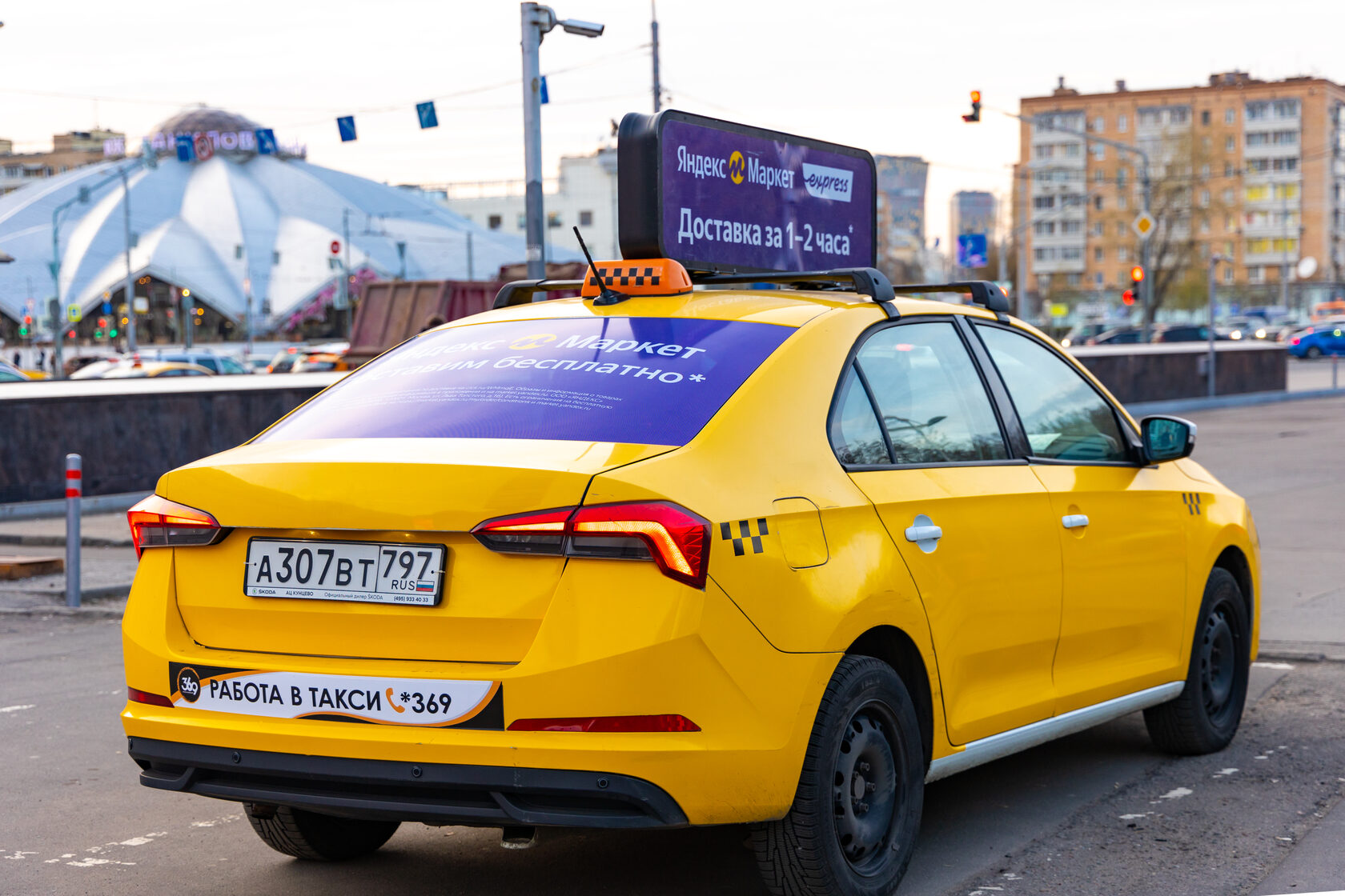 Лизинг авто под такси. Реклама такси на авто. Реклама такси.