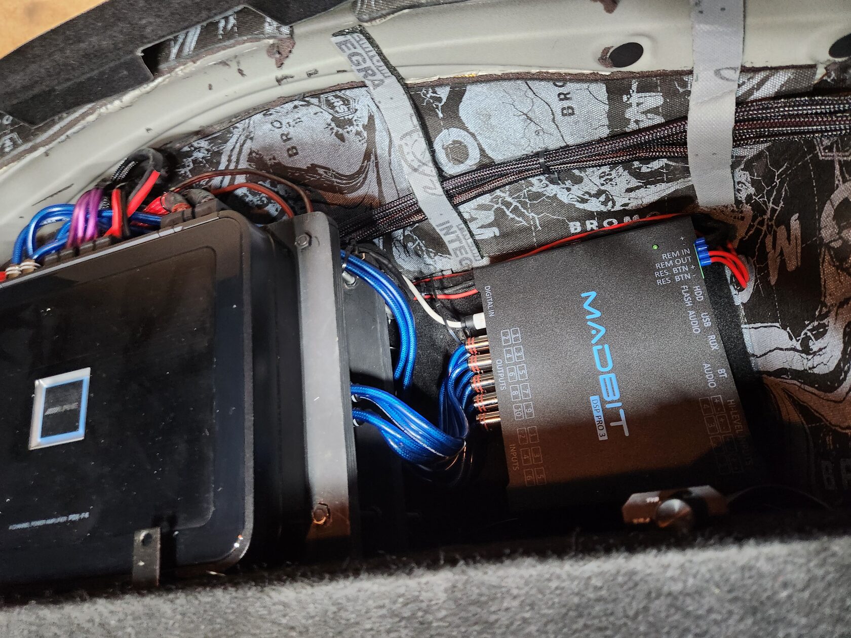 установка усилителей toyota crown