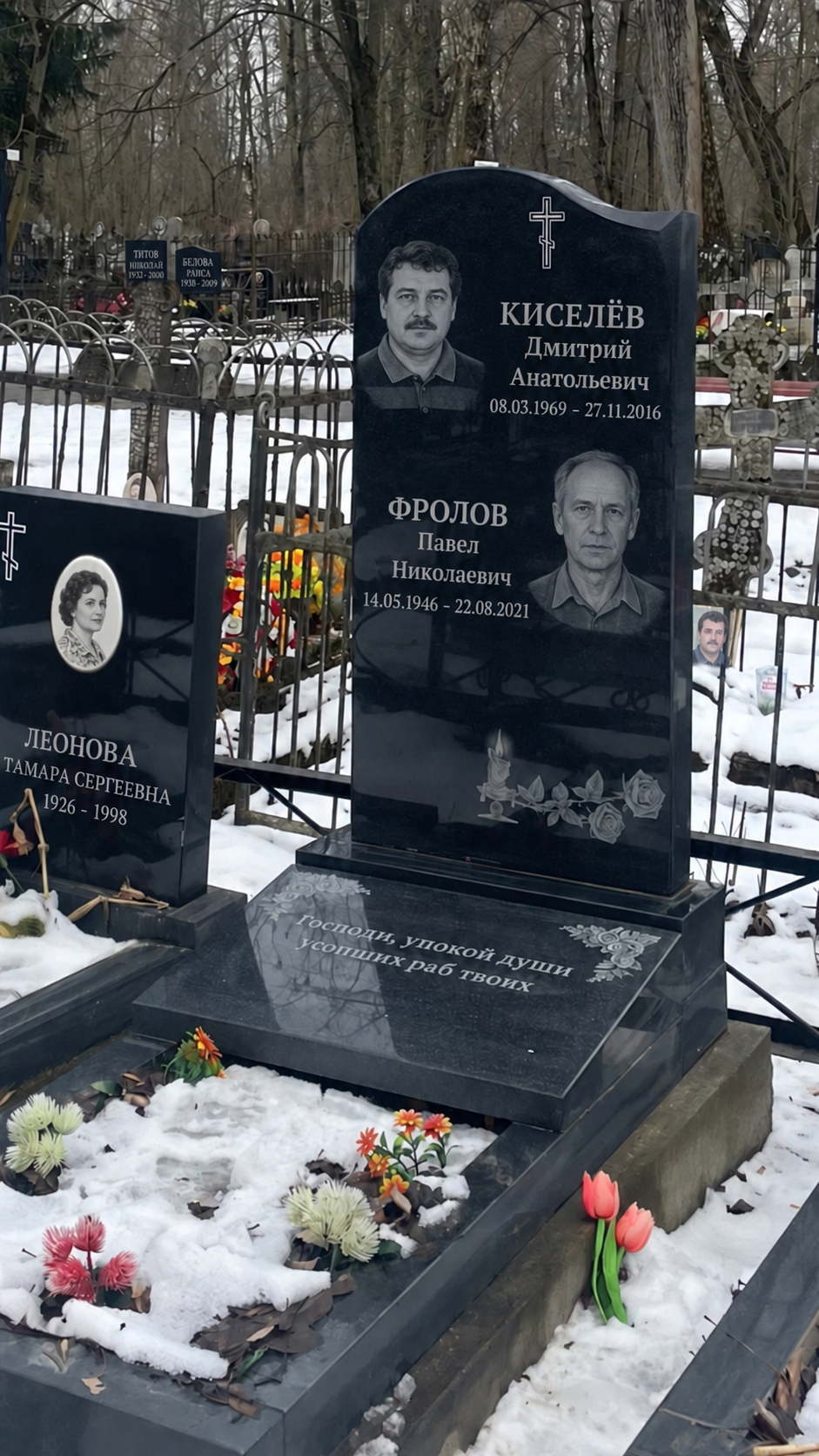 Гранитное надгробие Баян: с памятной надписью