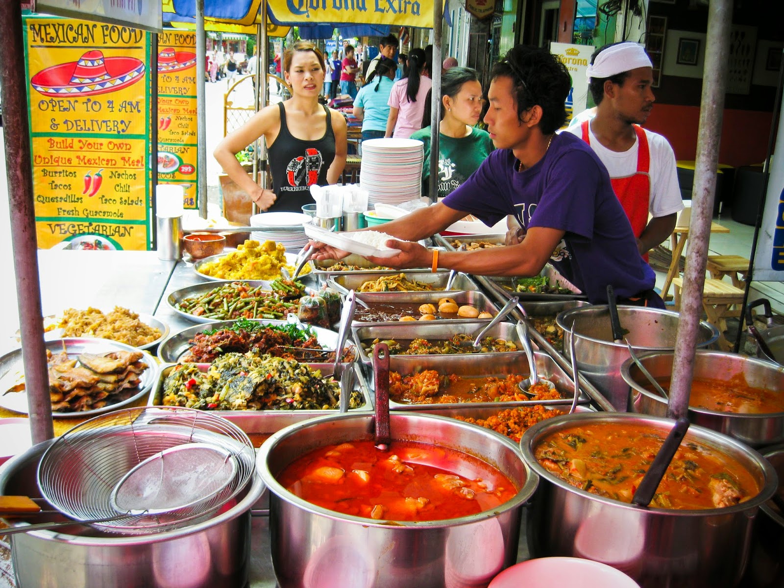 Thai streets. Стрит фуд Тайланд. Тайская кухня Пхукет. Макашница Пхукет. Тайская макашница.