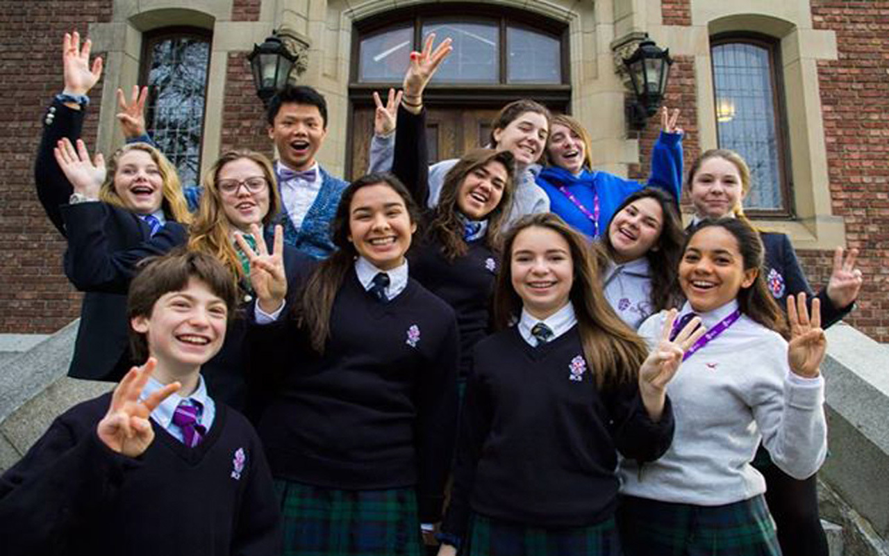 College school girls. Старшая школа в Канаде. Частная школа в Канаде. Ученики в Канаде. Частные школы в Канаде.