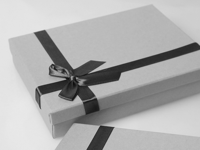 подарочная коробка с бантом