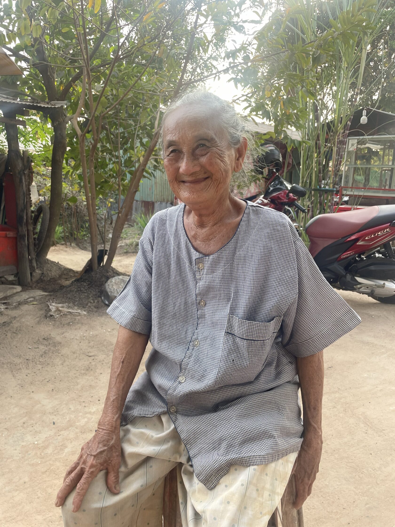 Granny Seng after support
