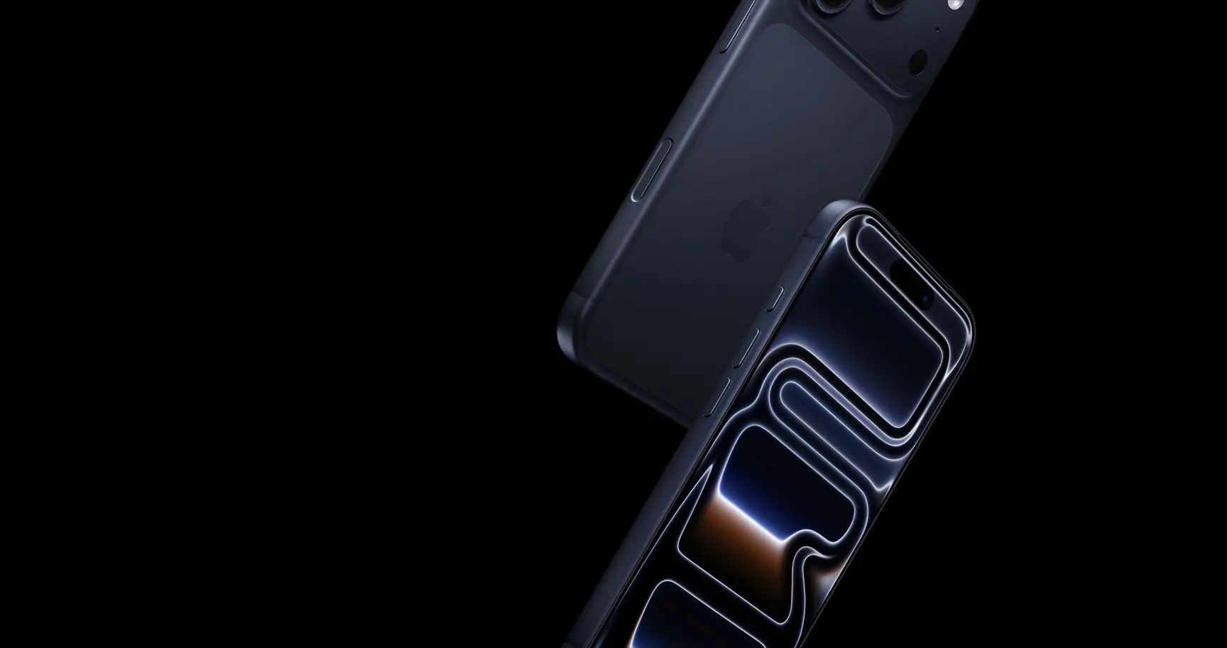 Задняя панель iPhone 17 Pro в темно-синем цвете с покрытием Ceramic Shield, демонстрирующая глянцевую текстуру и защиту от царапин