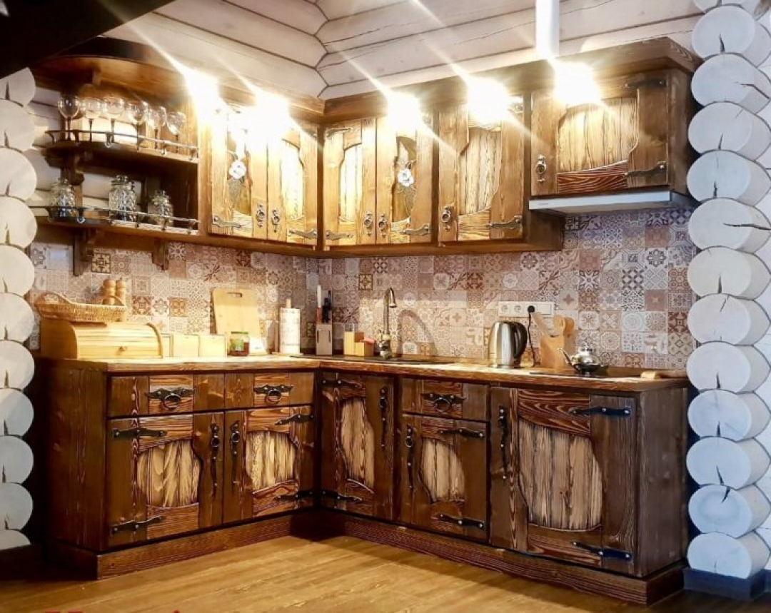 Кухня из дерева под старину фотографии