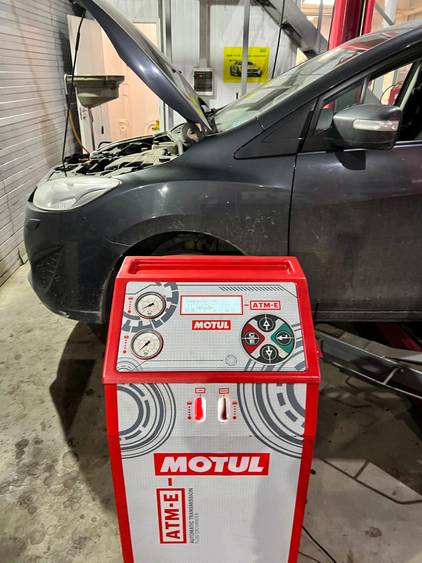 Процесс аппаратного замещения масла в Mazda 5