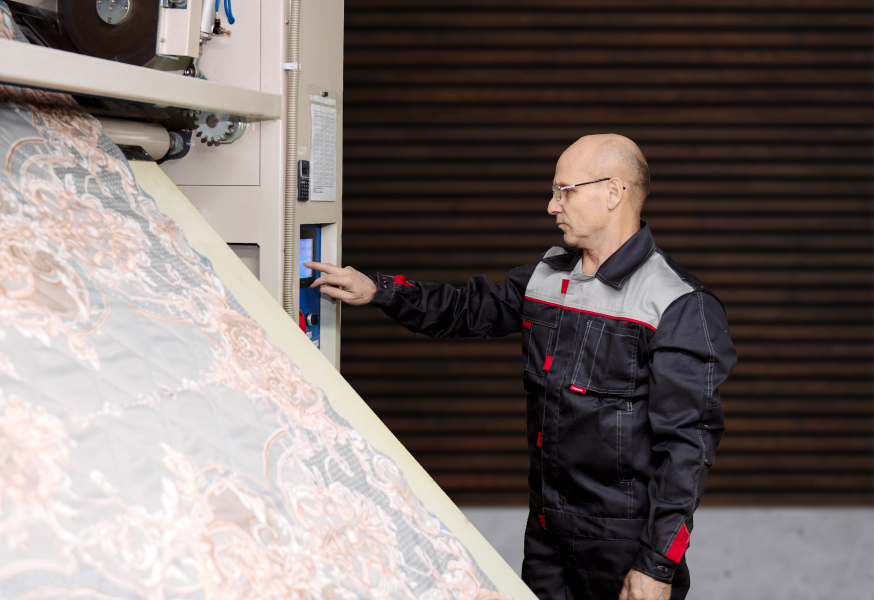 Стегальный аппарат для производства матрасов на фабрике MeLamori