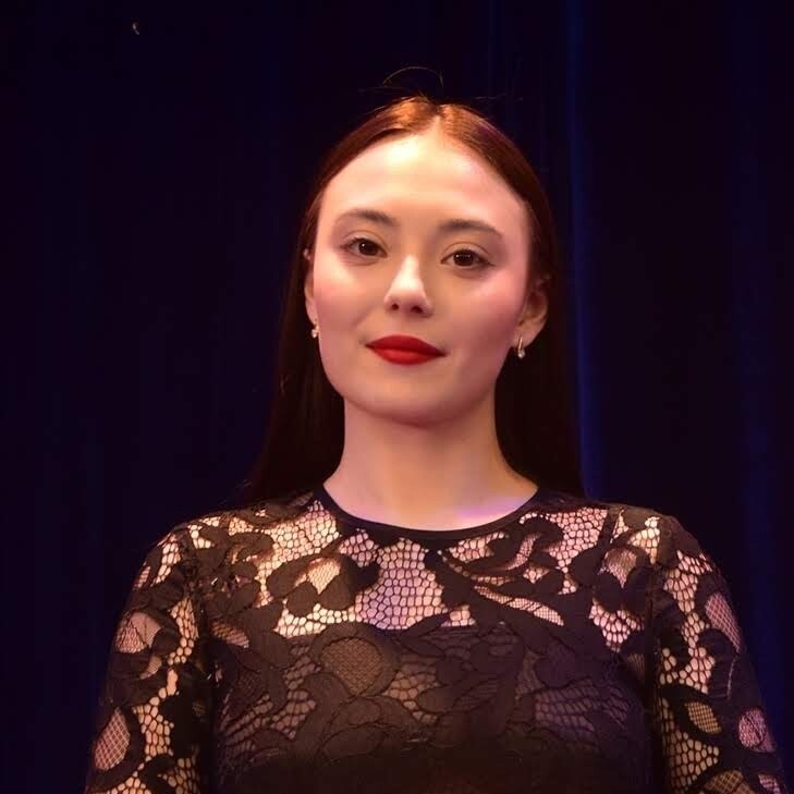 Евгения Ложникова