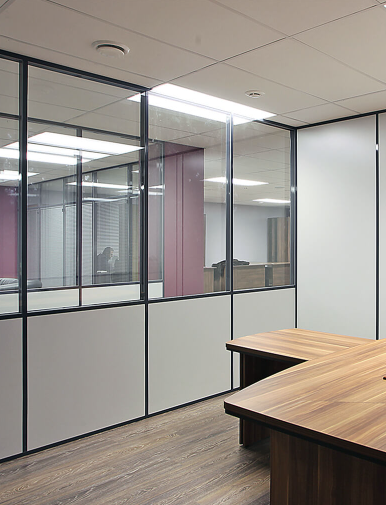 Стеклянные перегородки для офиса фото