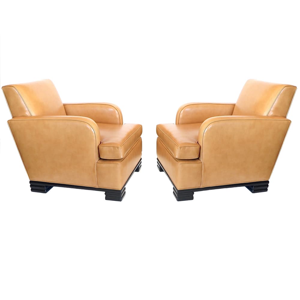 Пара клубных кресел была спроектирована Дональдом Дески для мюзик-холла Radio City в Нью-Йорке в 1932