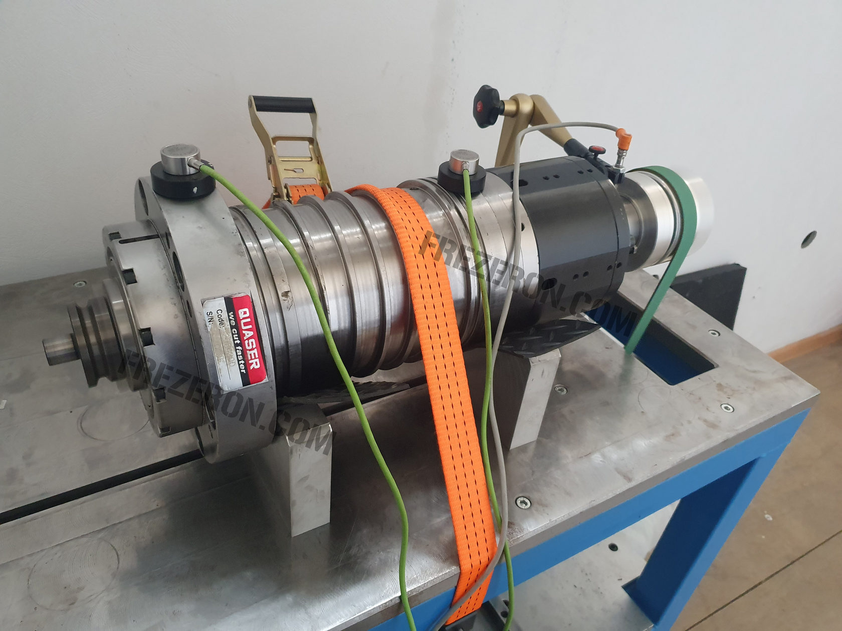 Ремонт шпинделя чпу. Spindle head bt40 + servomotor. Ремонт электрошпинделей. Насос для охлаждения шпинделя. Охлаждение шпинделя