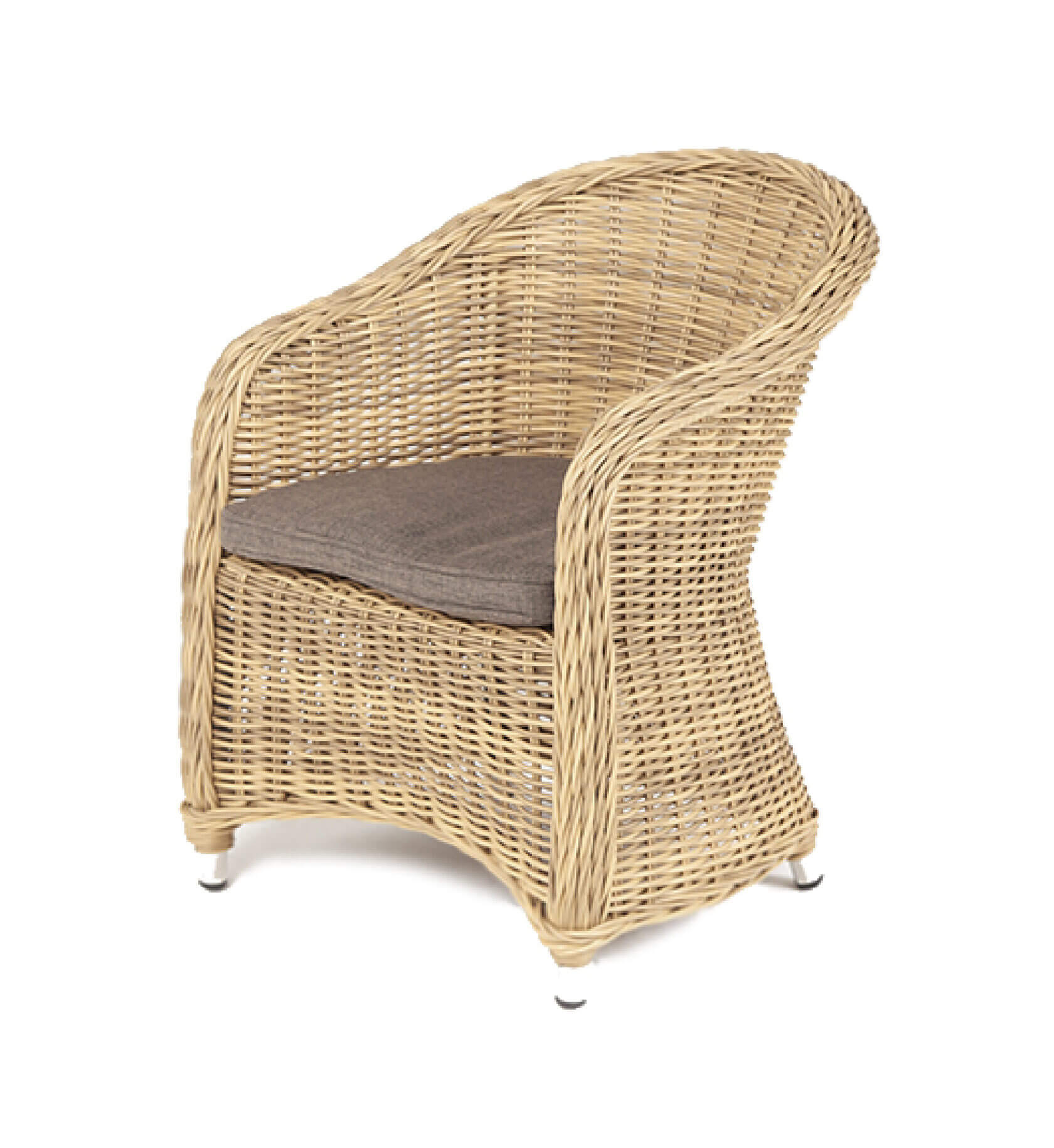 Плетенное кресло из искусственного ротанга