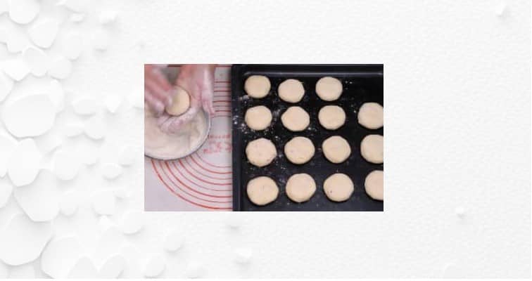 Приготовление сырников из творога с манкой в духовке: шаг 9