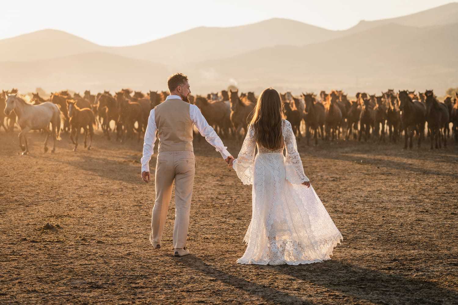 Wedding in Cappadocia photo shoot with balloons Turkey