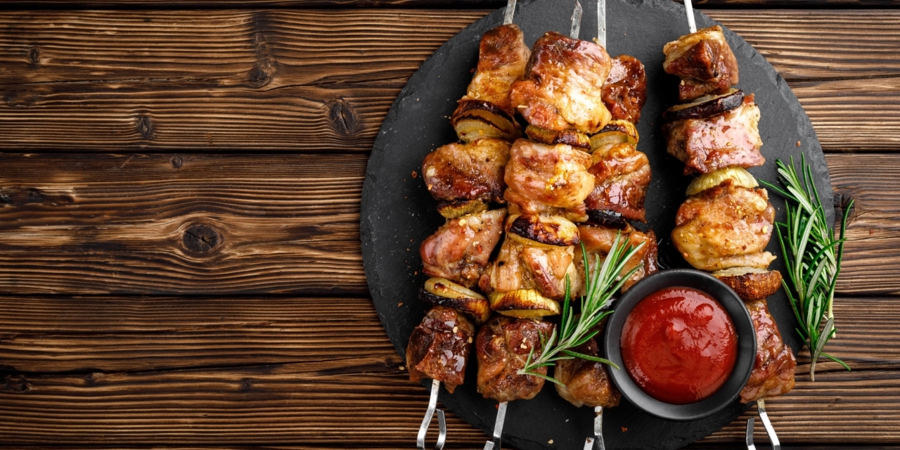 Как правильно жарить шашлык — секреты приготовления сочного мяса
