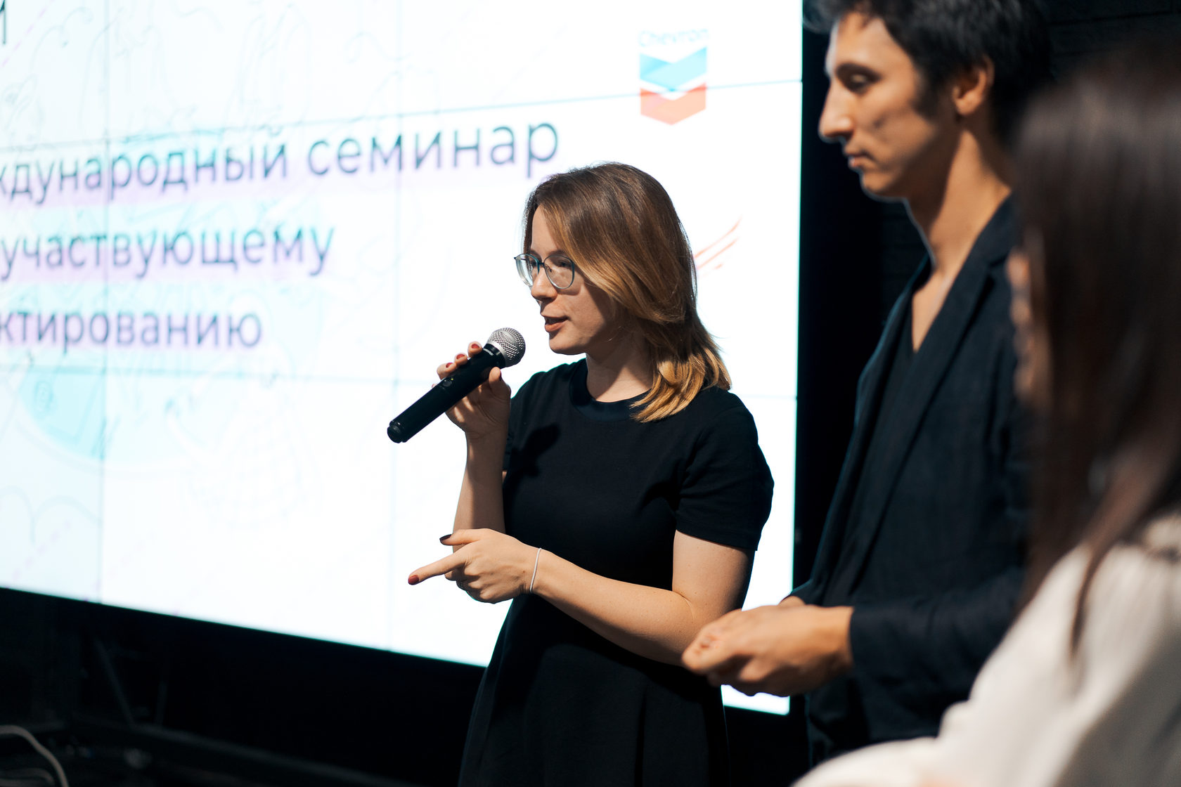 Для обслуживания международного семинара 12000 рублей