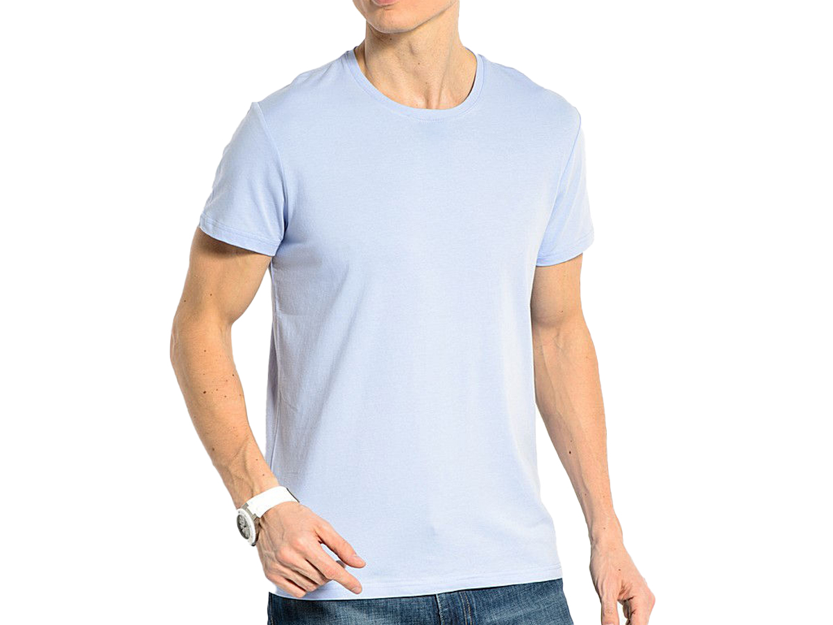 светло-голубая мужская футболка