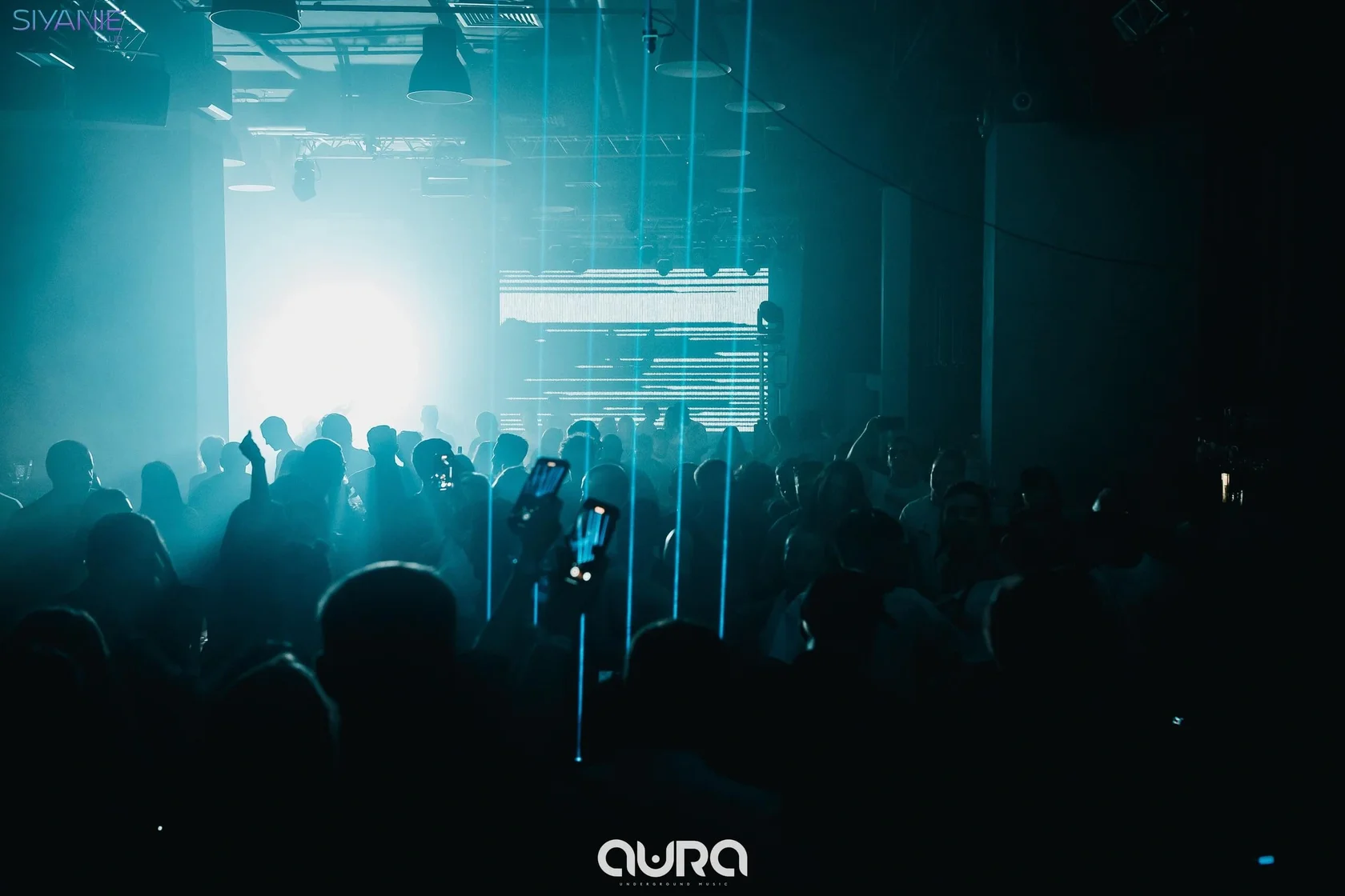Aura: световое оформление сцены и пространства.