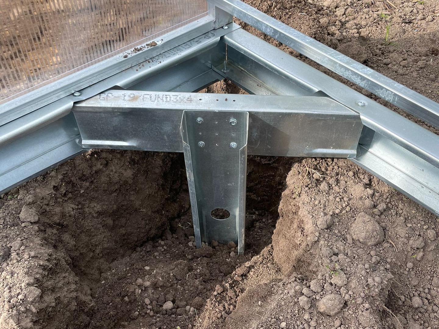 Стальной фундамент для теплиц