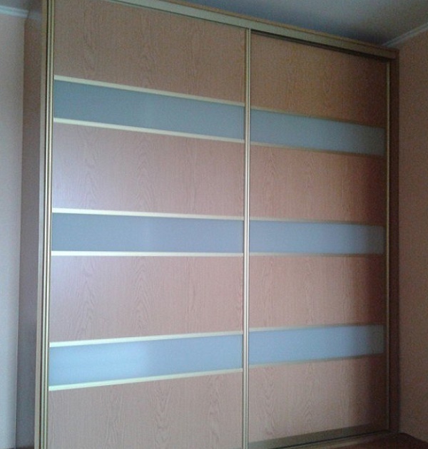 угловой шкаф купе с зеркалом