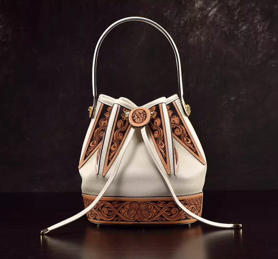 бежево-коричневая 