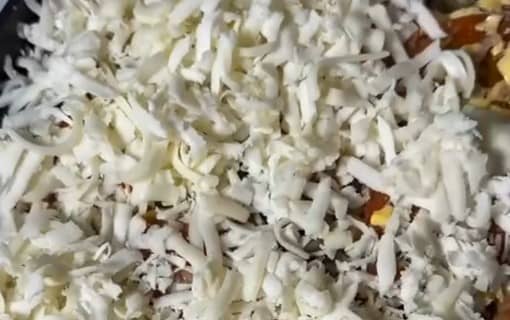 Приготовление мяса по-французски из говядины в духовке: шаг 8