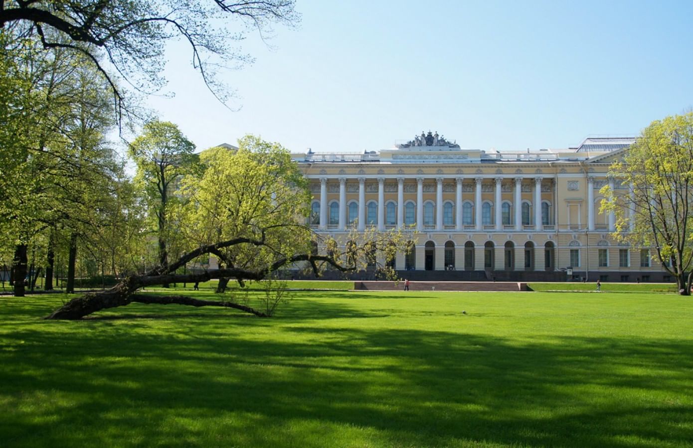 102 — Михайловский сад