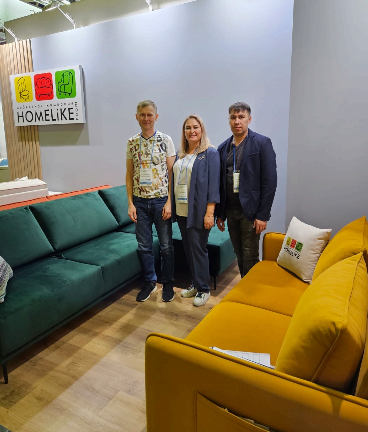 Представители HOMELIKE на мебельной выставке