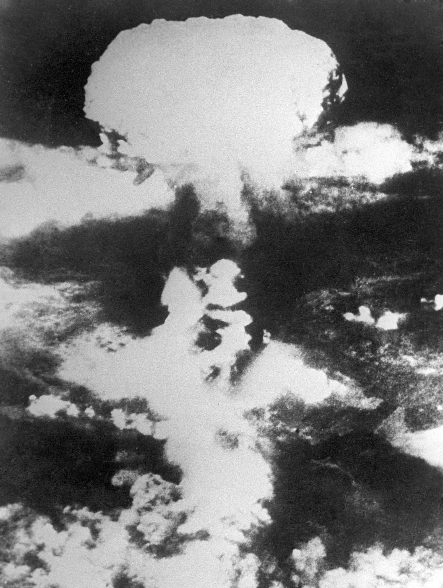 Когда сбросили бомбу на японию. Япония Нагасаки атомная бомба. Хиросима и Нагасаки взрыв ядерной бомбы. Взрыв Хиросима и Нагасаки.