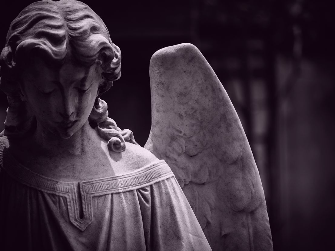 статуи ангелов на кладбище