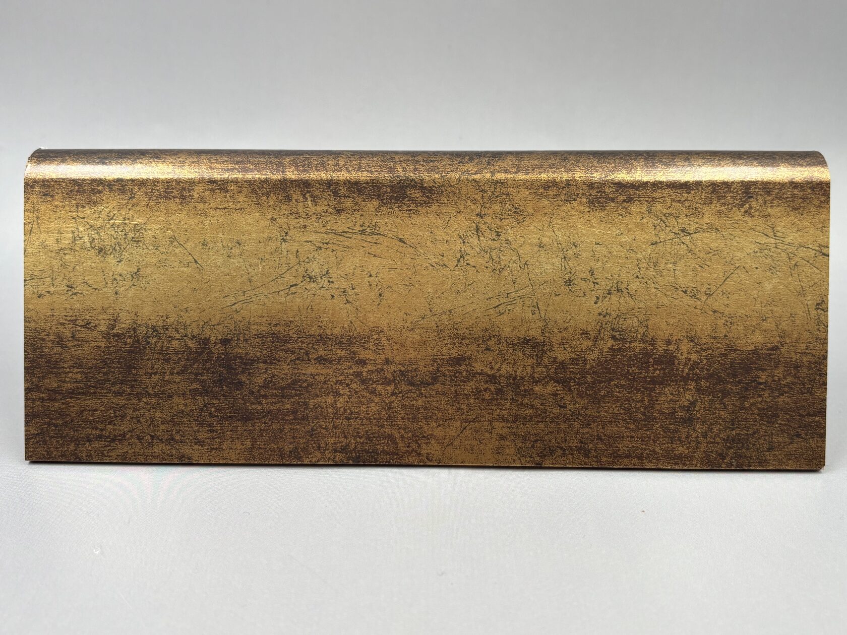 Плинтус МДФ золото для ламината и паркета в Санкт-Петербурге (СПб)