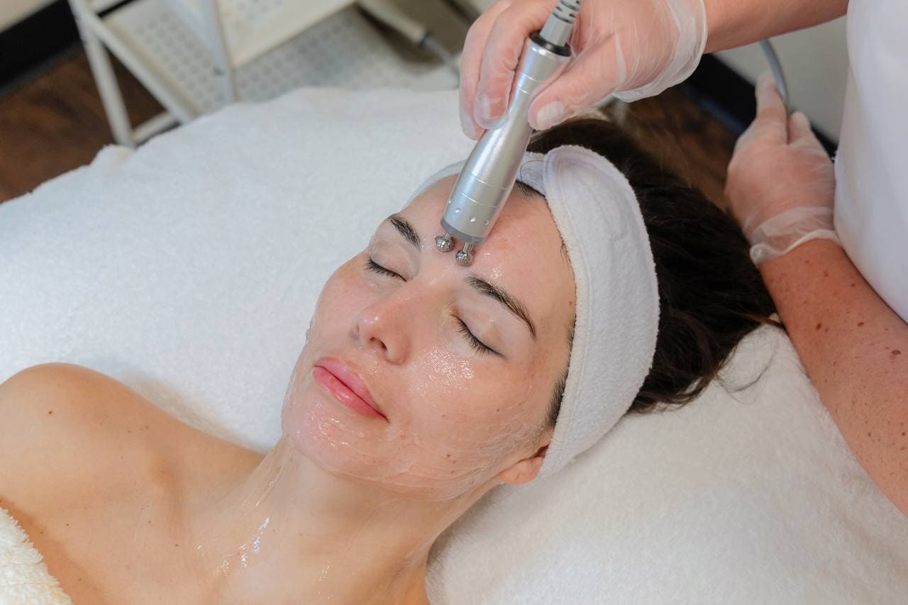 RF and Microcurrent Facial at Beauty Studio by Hanna