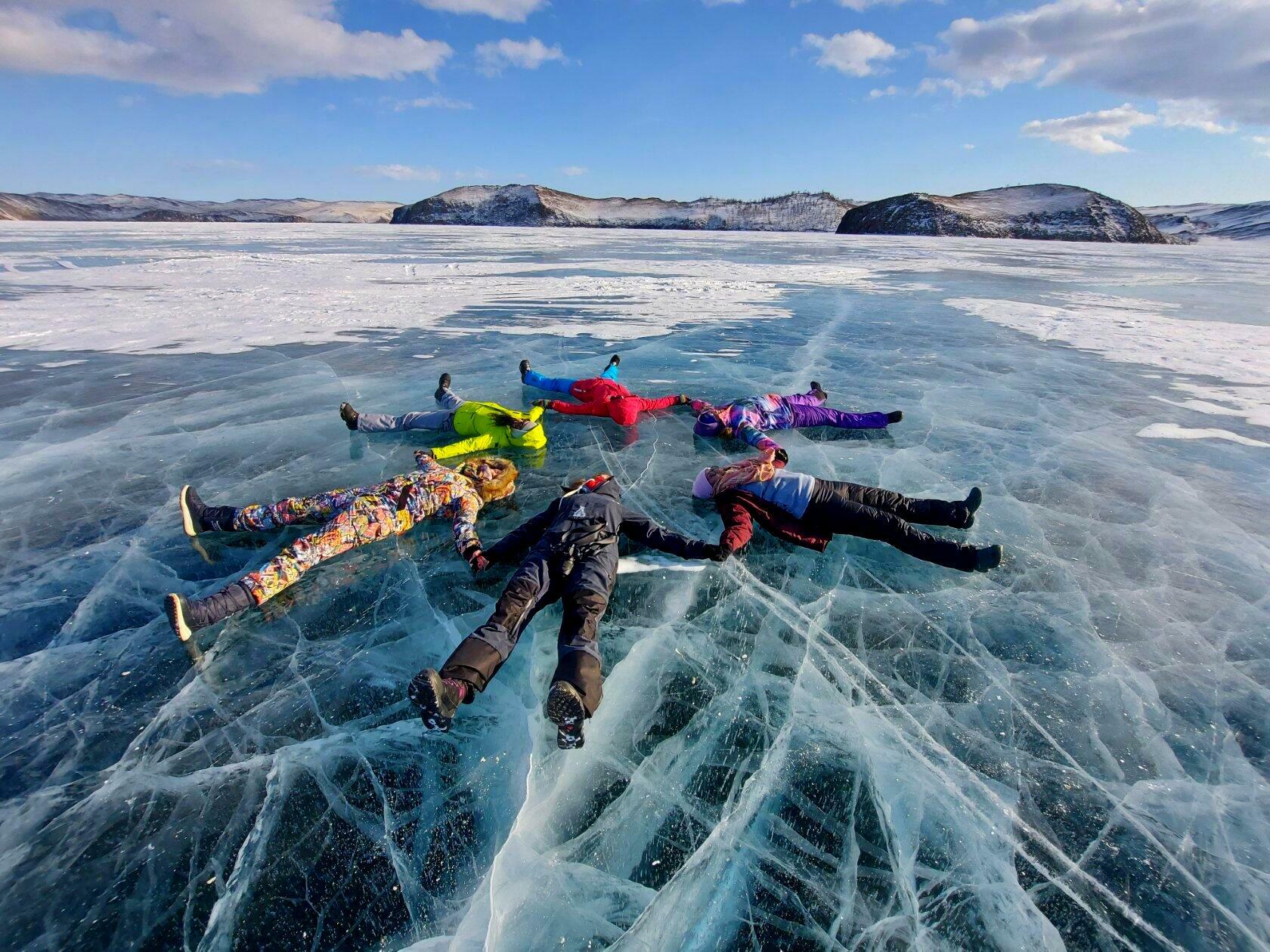 Лед Байкала. Поход по льду Байкала. Тур по льду Байкала. Байкальский лед тур. Рыбалка на байкале 2024