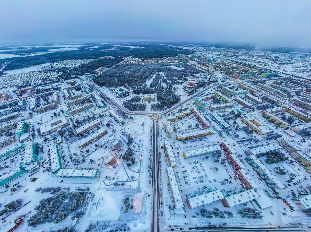 Ноябрьск анапа. Елка в Ноябрьске 2023. Фото здания АВП Ноябрьск.