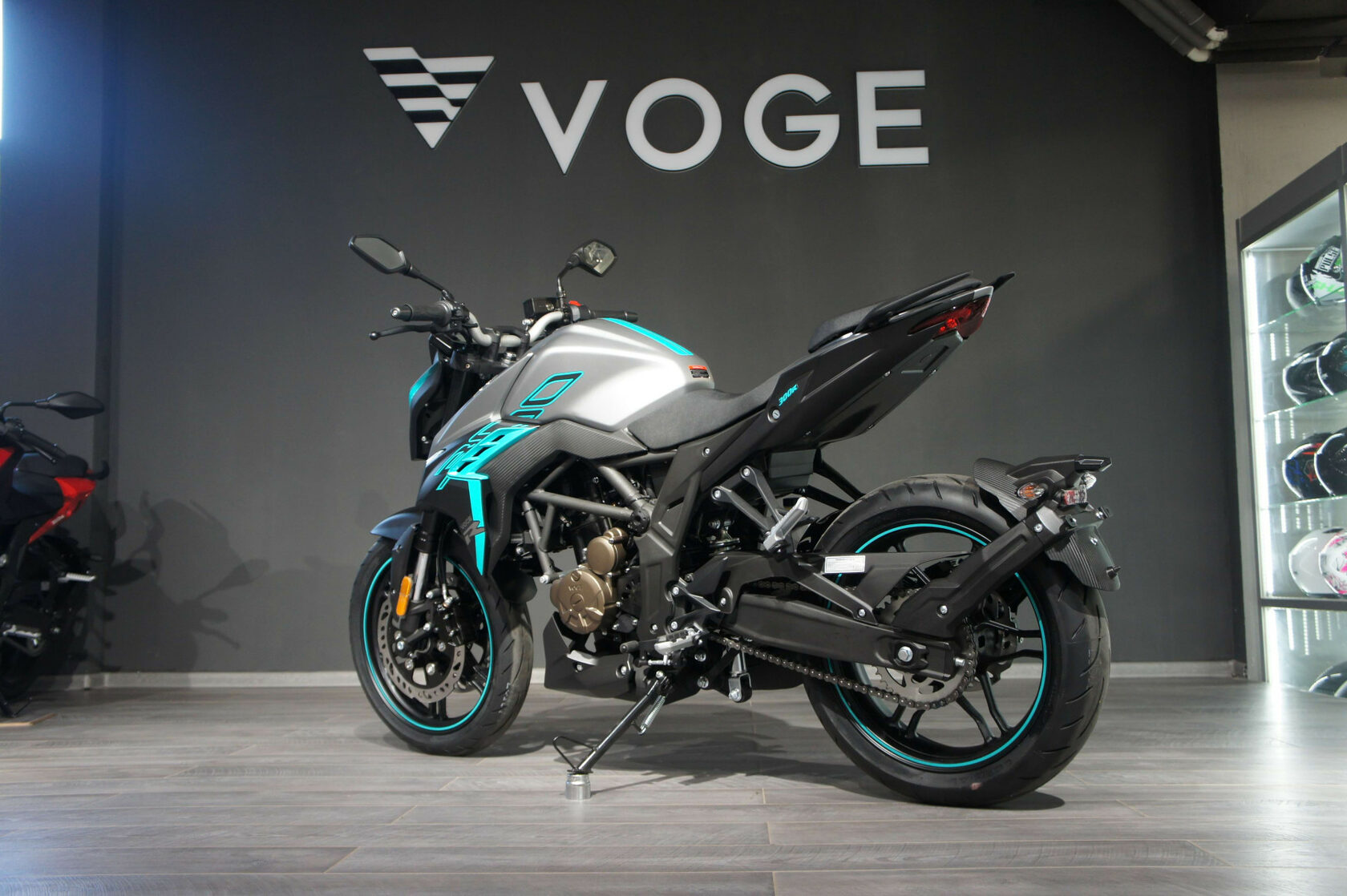 Мотоцикл vogue cu525. Voge 300 r 2022. Мотоцикл voge 300 ACX 2023. Мотоцикл voge 300acx (Black, Classic, 2023). Мотоцикл voge 300 RR 2024 года.
