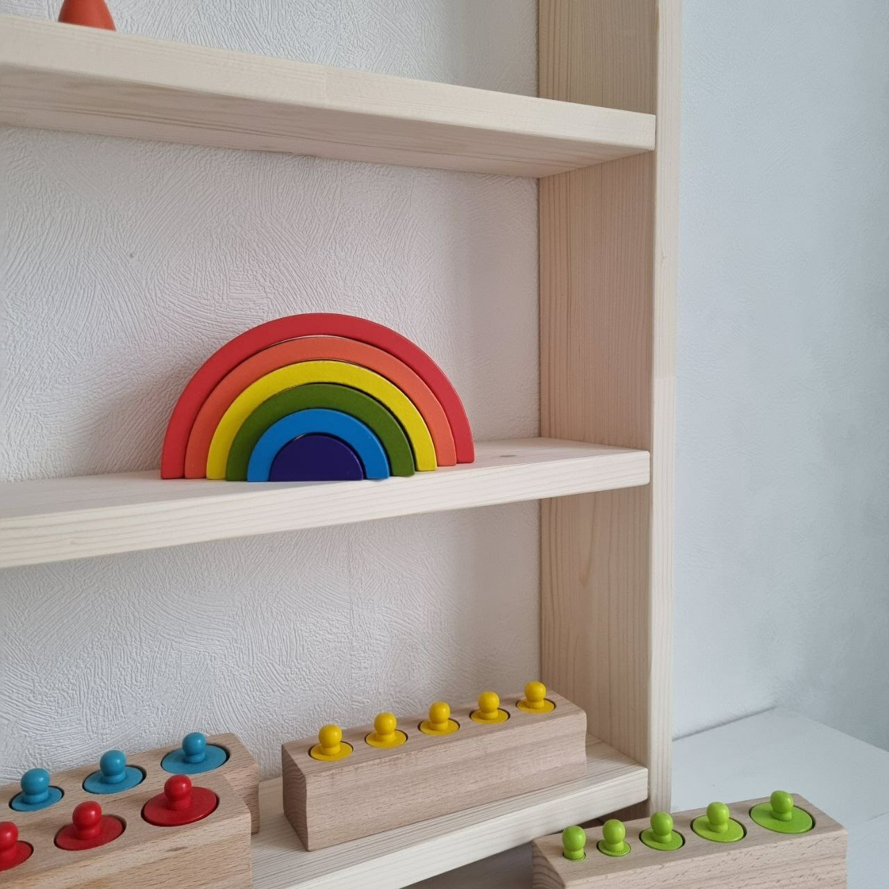 Детская мебель - полки для игрушек
