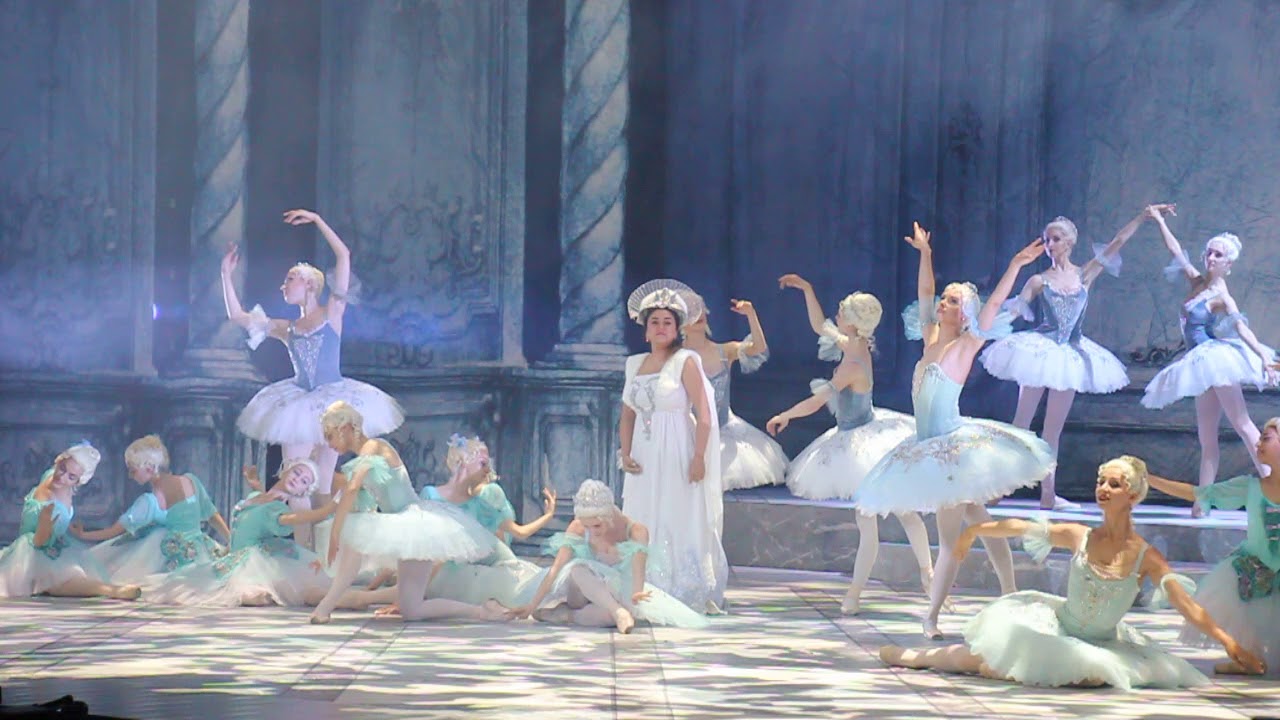 Хрустальный дворец балет содержание. Хрустальный дворец балет. Баланчина балет «хрустальный дворец». Хрустальный дворец» баланчина. Хрустальный дворец балет фото.